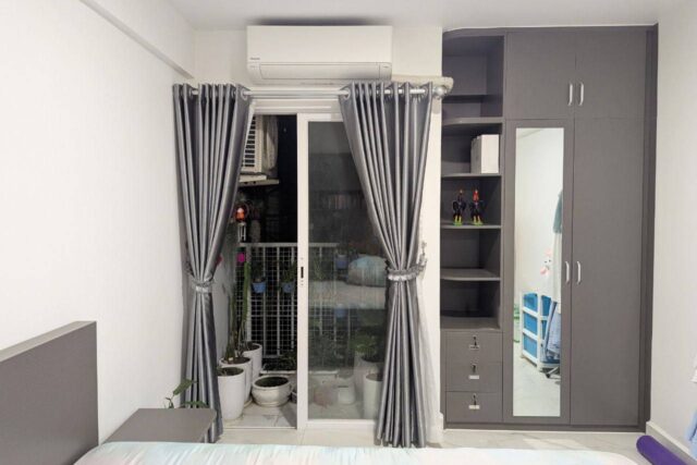 A perfectly decorated studio for quick sale