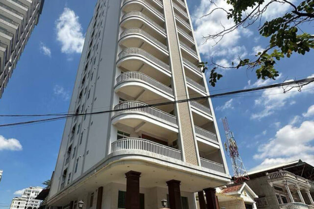 CORNER BUILDING FOR SALE IN BKK